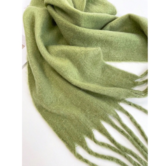 Green Wide Shawl Scarf With Tassels Fuzzy Knit - Picture 4 of 9